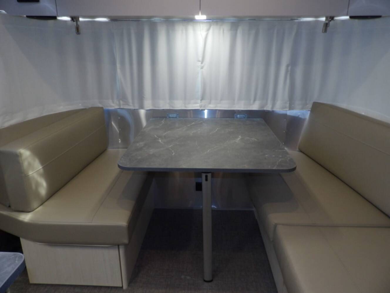 A photo of this 2025 Airstream Flying Cloud 27FB