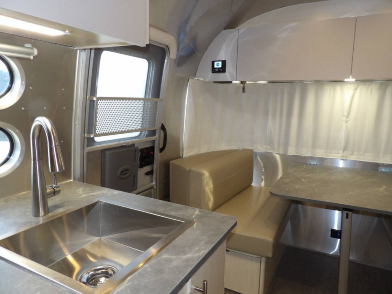 A photo of this 2025 Airstream Flying Cloud 27FB