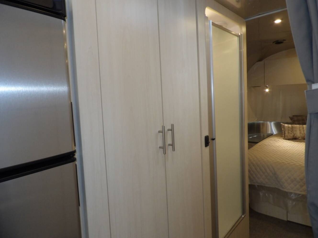 A photo of this 2025 Airstream Flying Cloud 27FB
