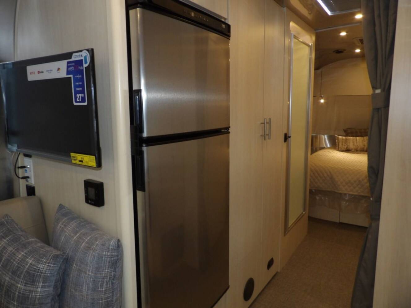 A photo of this 2025 Airstream Flying Cloud 27FB