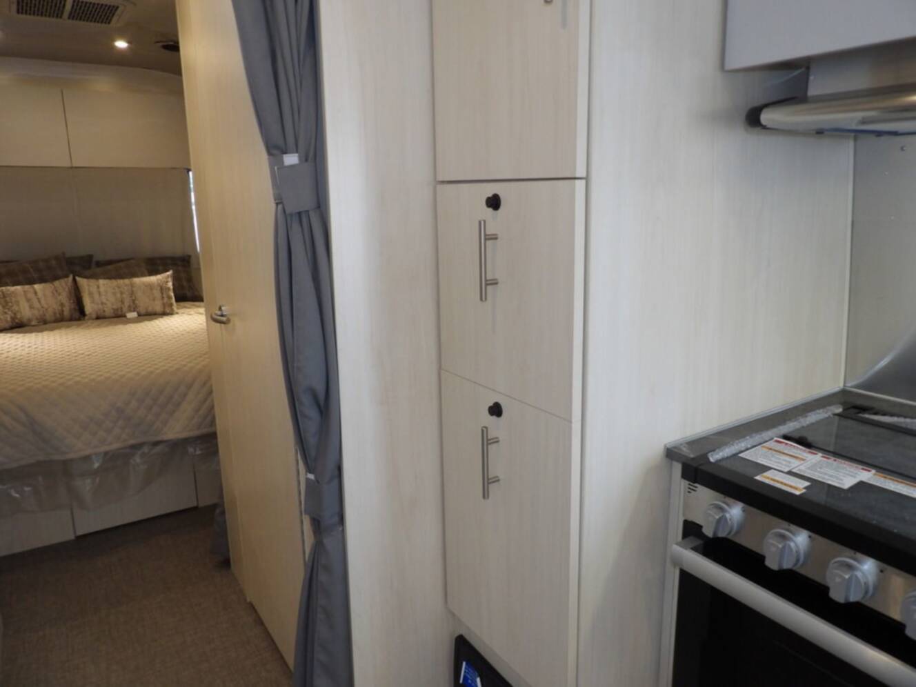 A photo of this 2025 Airstream Flying Cloud 27FB