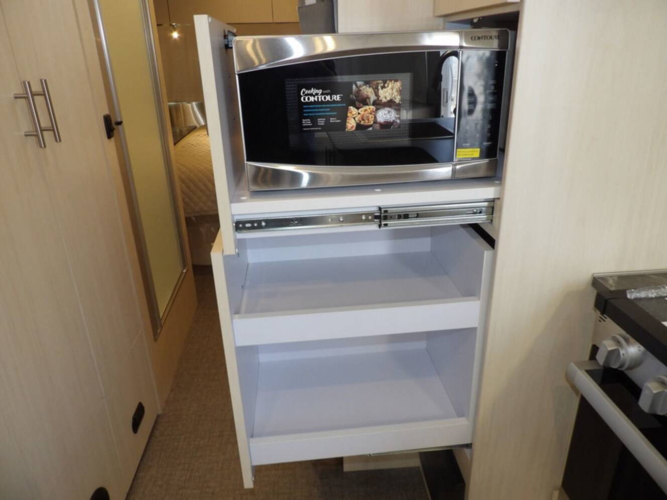 A photo of this 2025 Airstream Flying Cloud 27FB