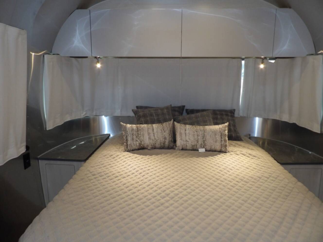 A photo of this 2025 Airstream Flying Cloud 27FB