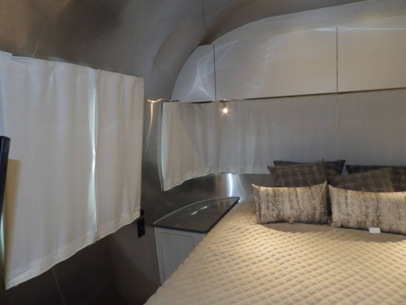A photo of this 2025 Airstream Flying Cloud 27FB