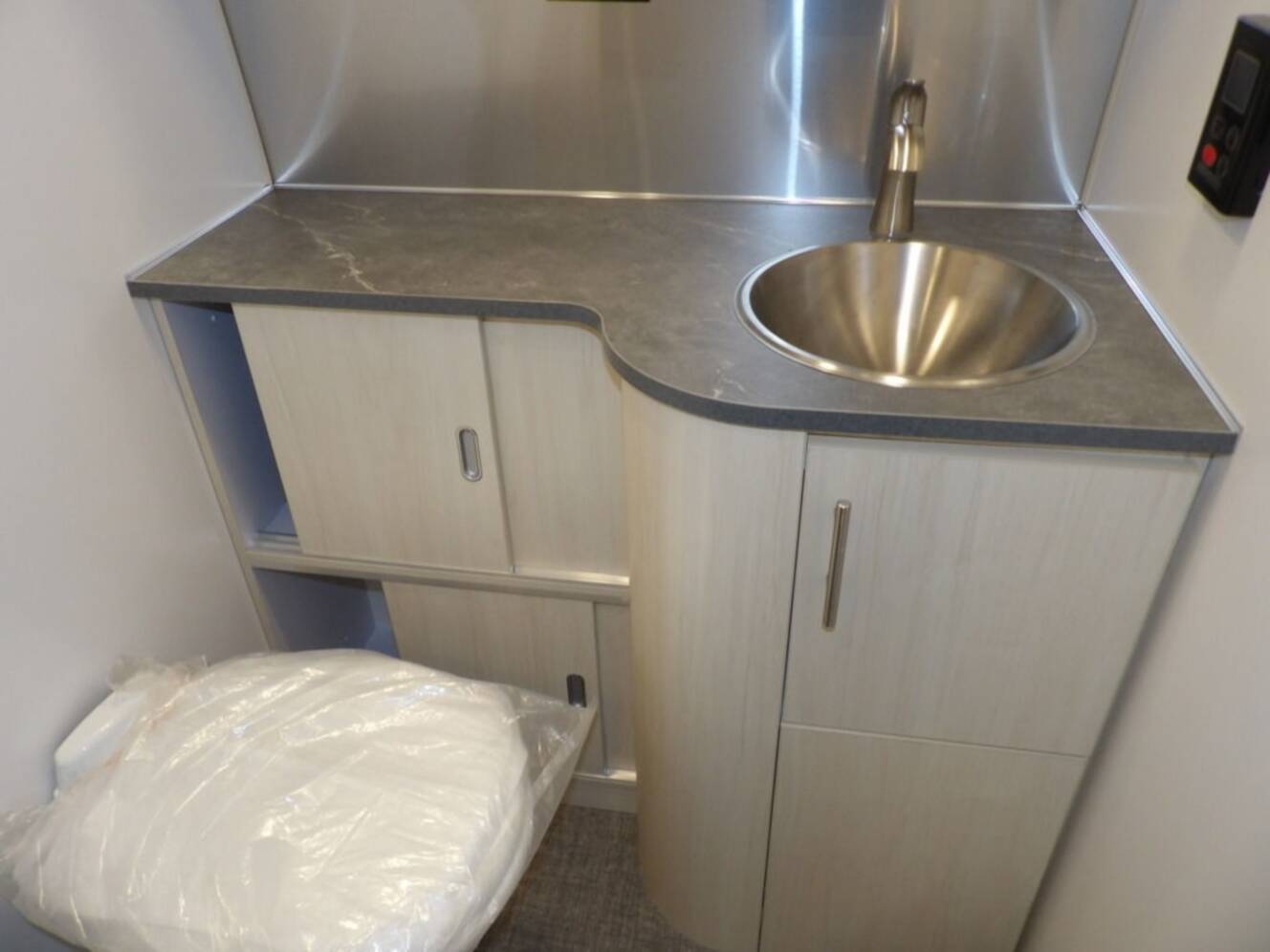 A photo of this 2025 Airstream Flying Cloud 27FB