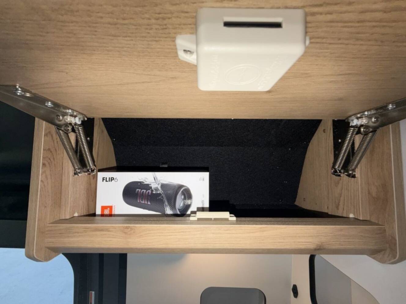 A photo of this 2026 Airstream Rangeline 21