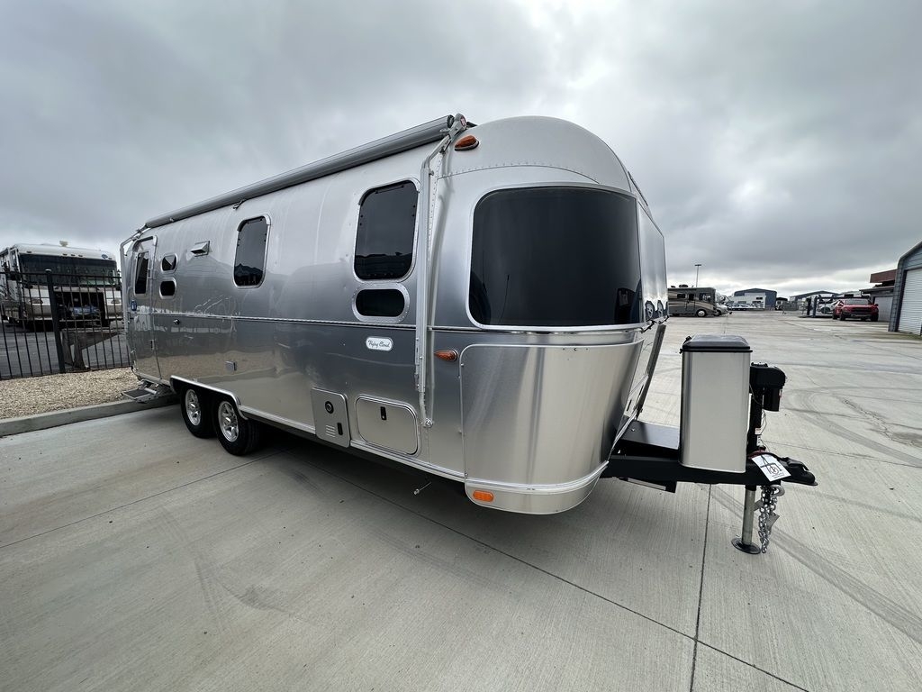 2026 Airstream 25FBT Flying Cloud in los banos