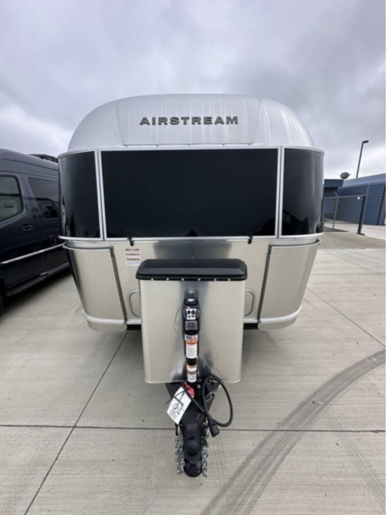 A photo of this 2026 Airstream 25FBT Flying Cloud