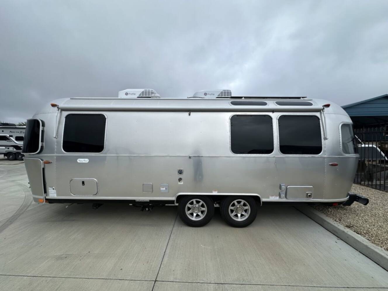 A photo of this 2026 Airstream 25FBT Flying Cloud