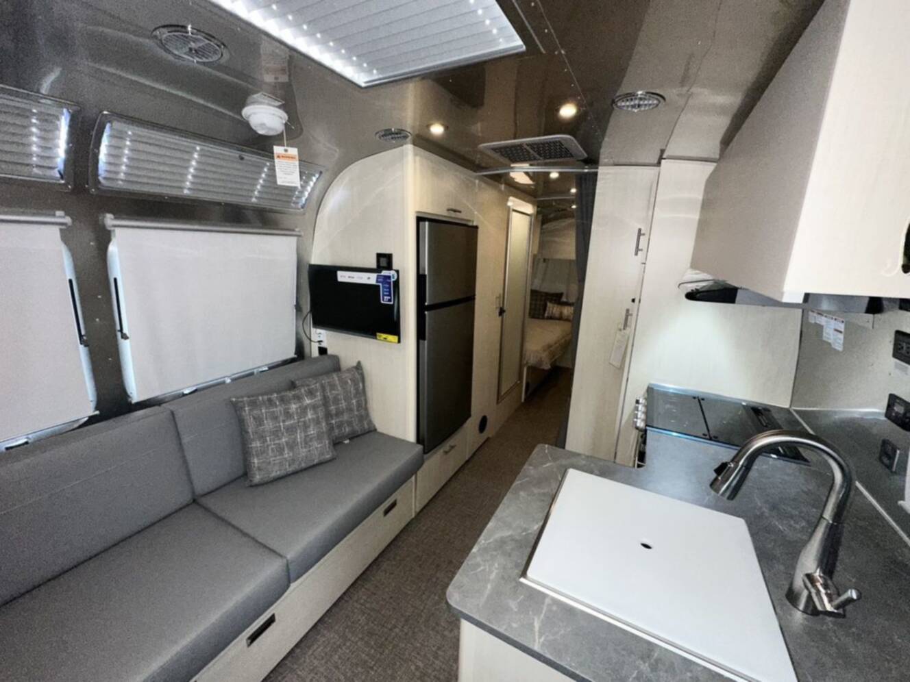 A photo of this 2026 Airstream 25FBT Flying Cloud