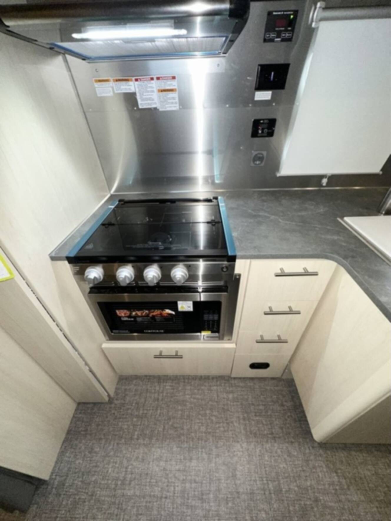A photo of this 2026 Airstream 25FBT Flying Cloud