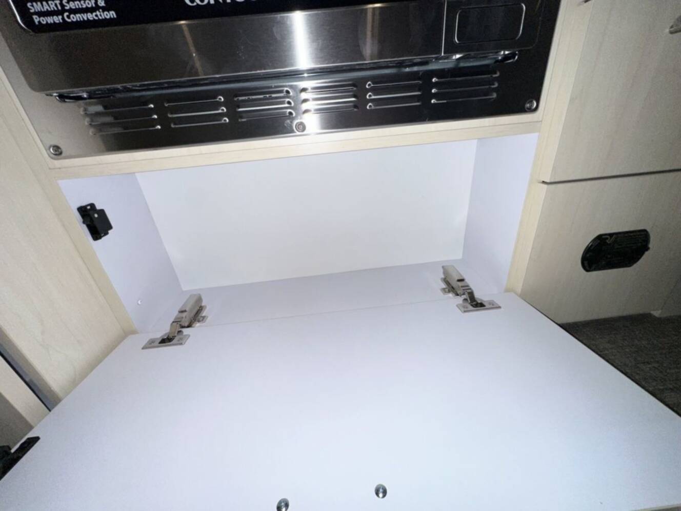 A photo of this 2026 Airstream 25FBT Flying Cloud