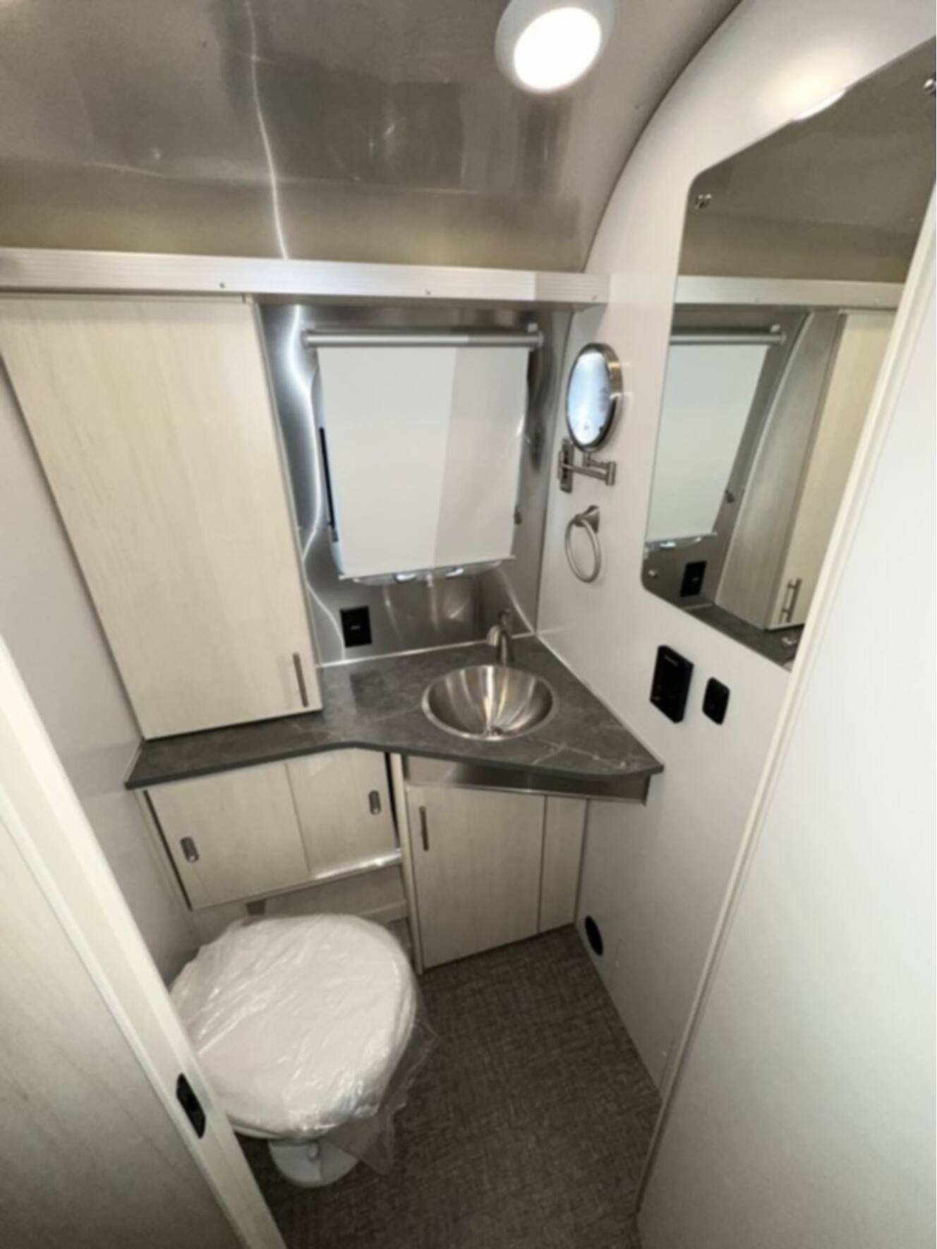 A photo of this 2026 Airstream 25FBT Flying Cloud