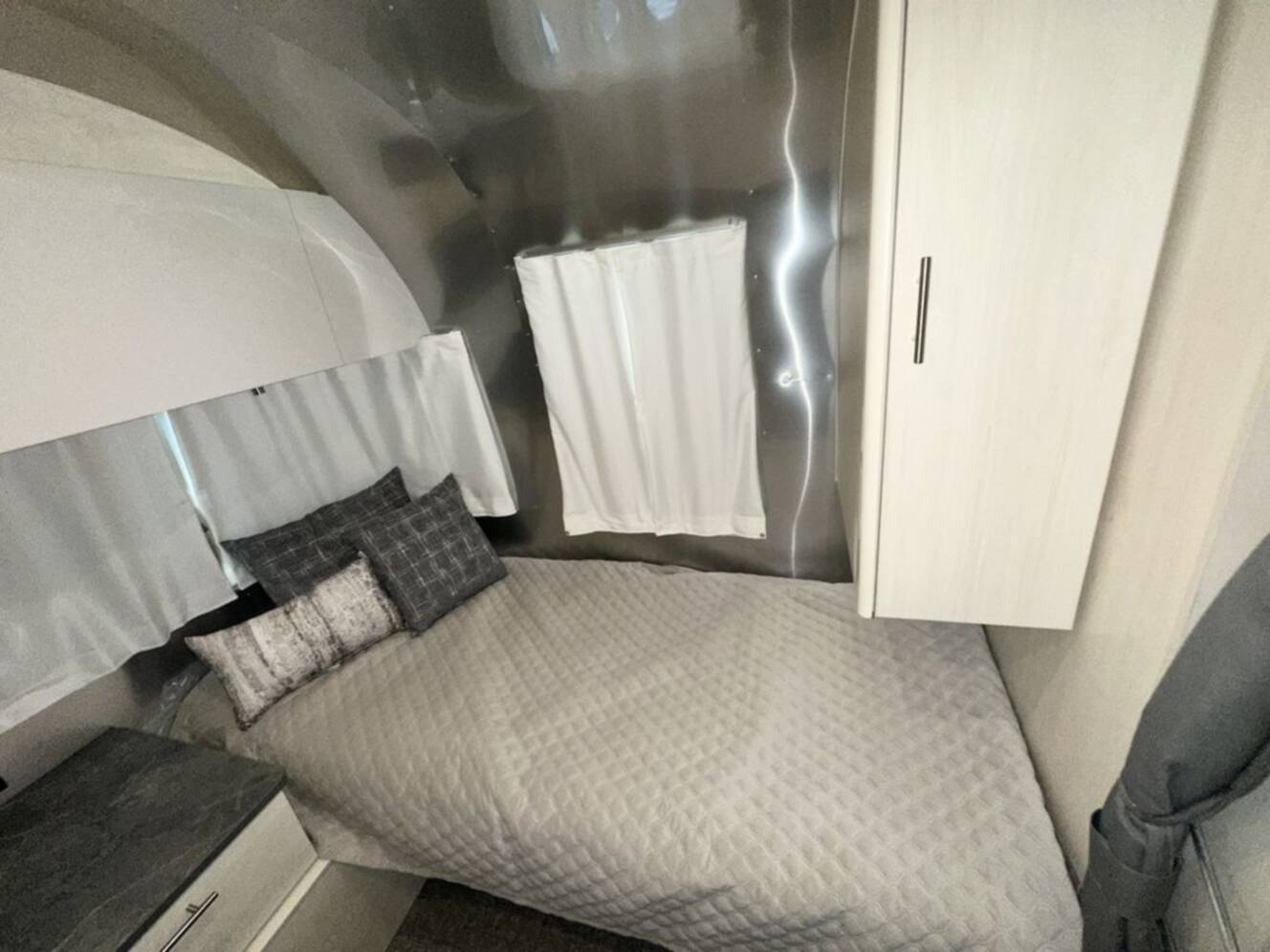 A photo of this 2026 Airstream 25FBT Flying Cloud