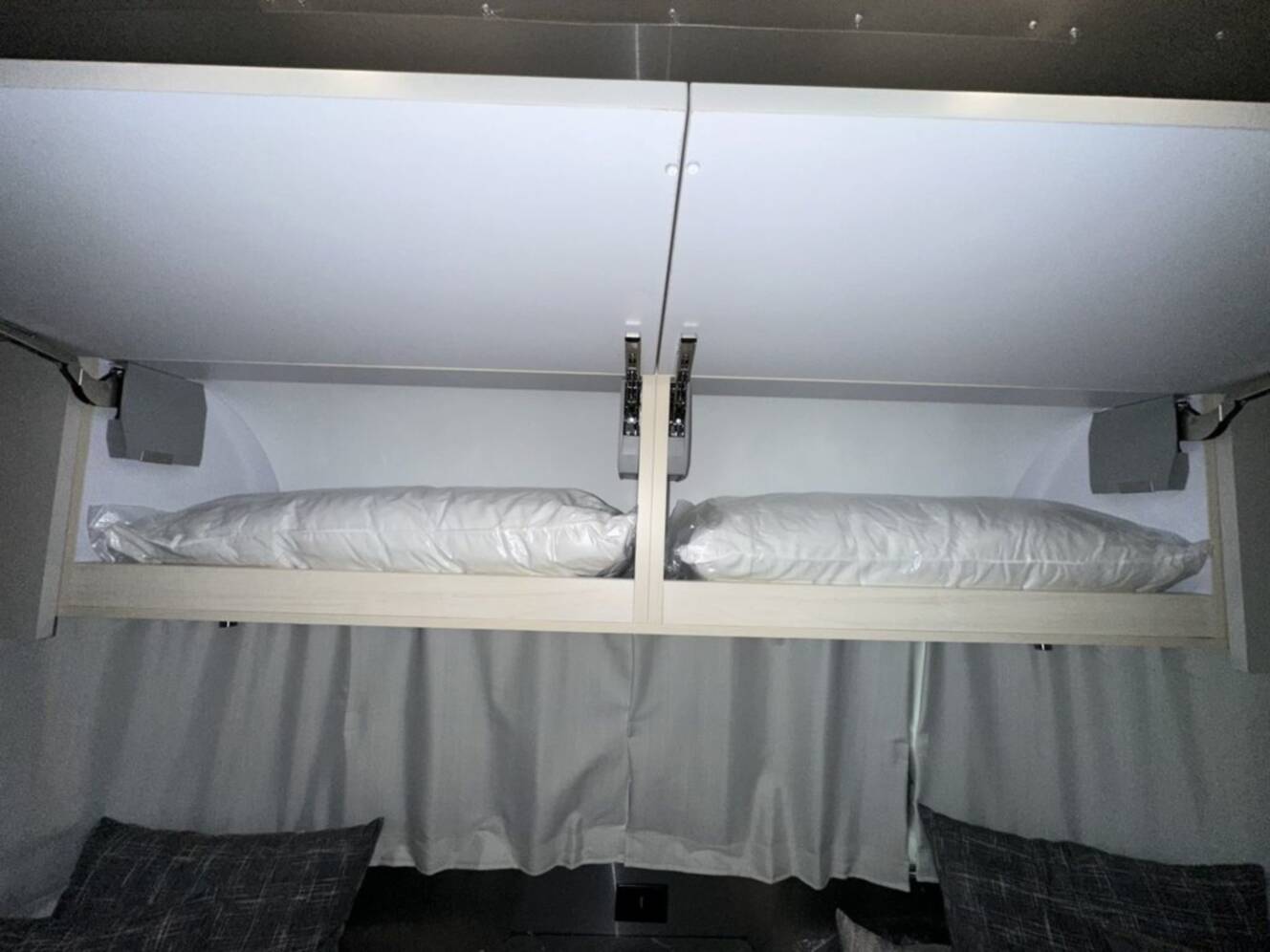 A photo of this 2026 Airstream 25FBT Flying Cloud