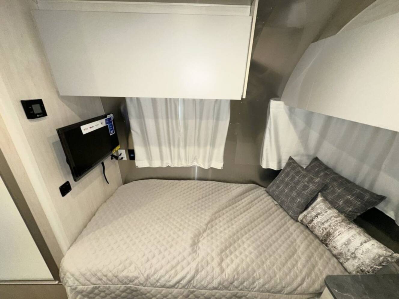 A photo of this 2026 Airstream 25FBT Flying Cloud