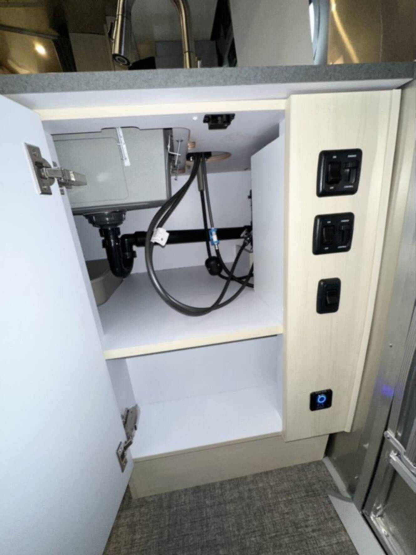 A photo of this 2026 Airstream 25FBT Flying Cloud