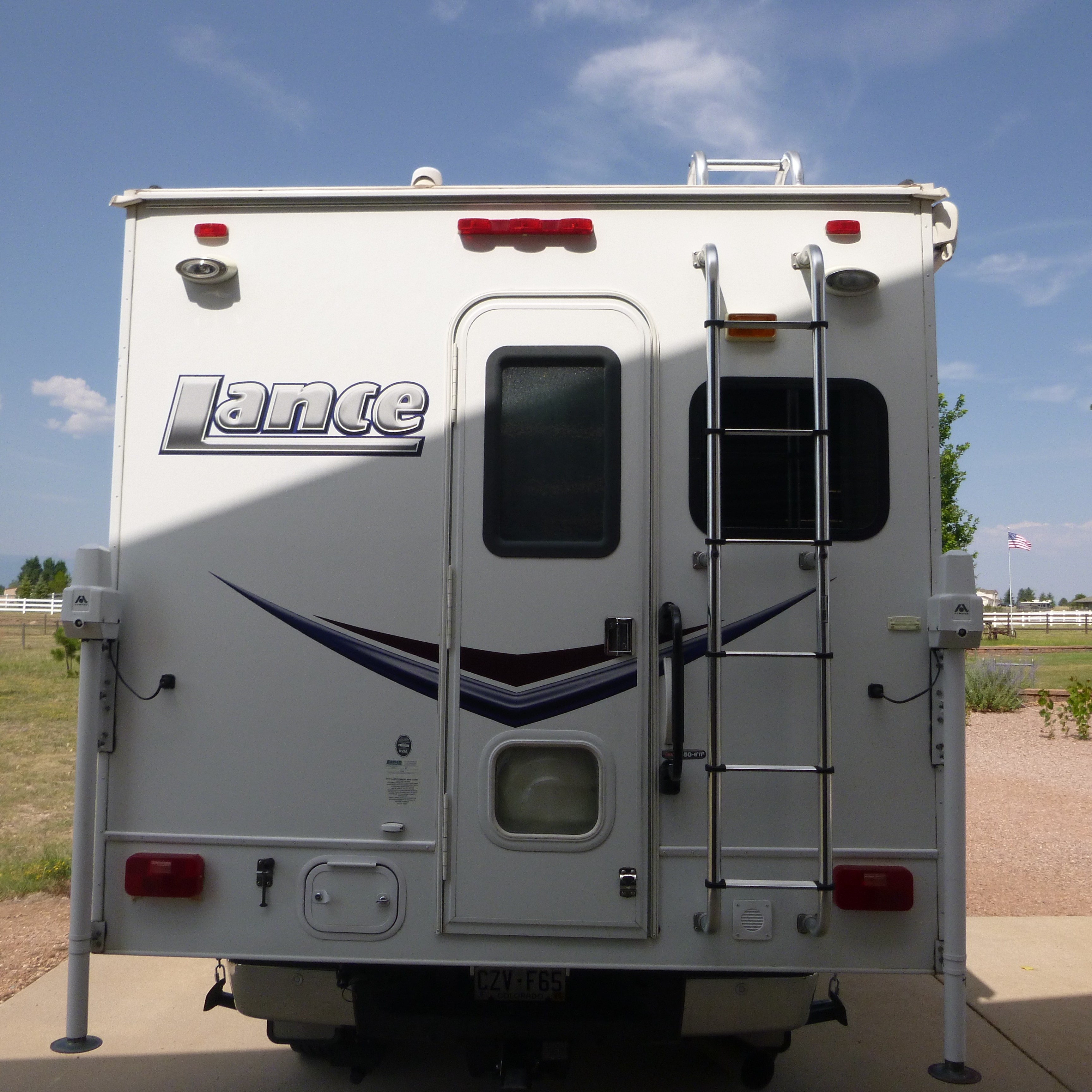 2011 Lance 850 TRUCK CAMPER LONG BED in peyton CO