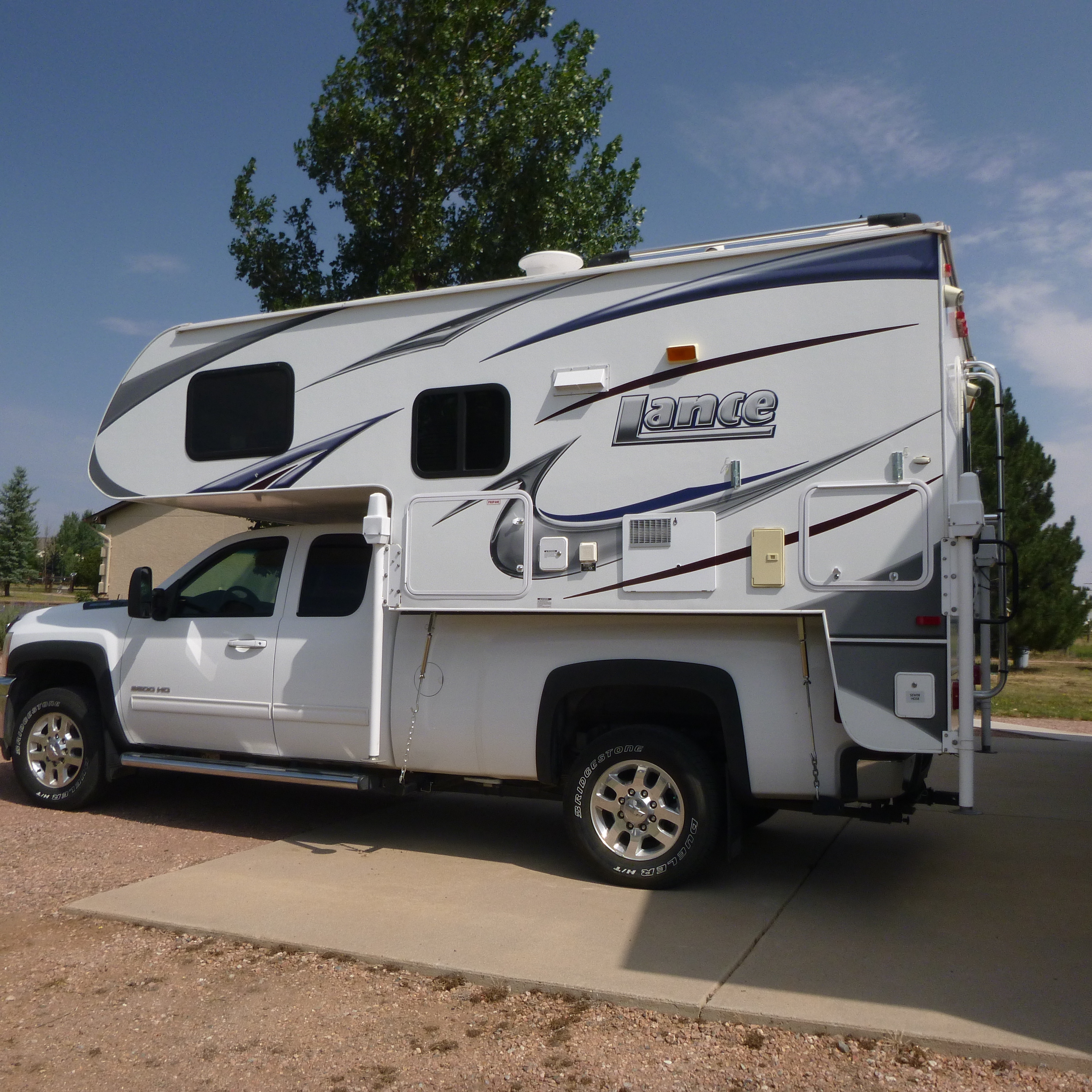 2011 Lance 850 TRUCK CAMPER LONG BED in peyton CO
