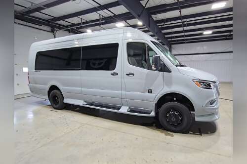 2027 Ultimate Toys FREEDOM XL 11P in loveland OH