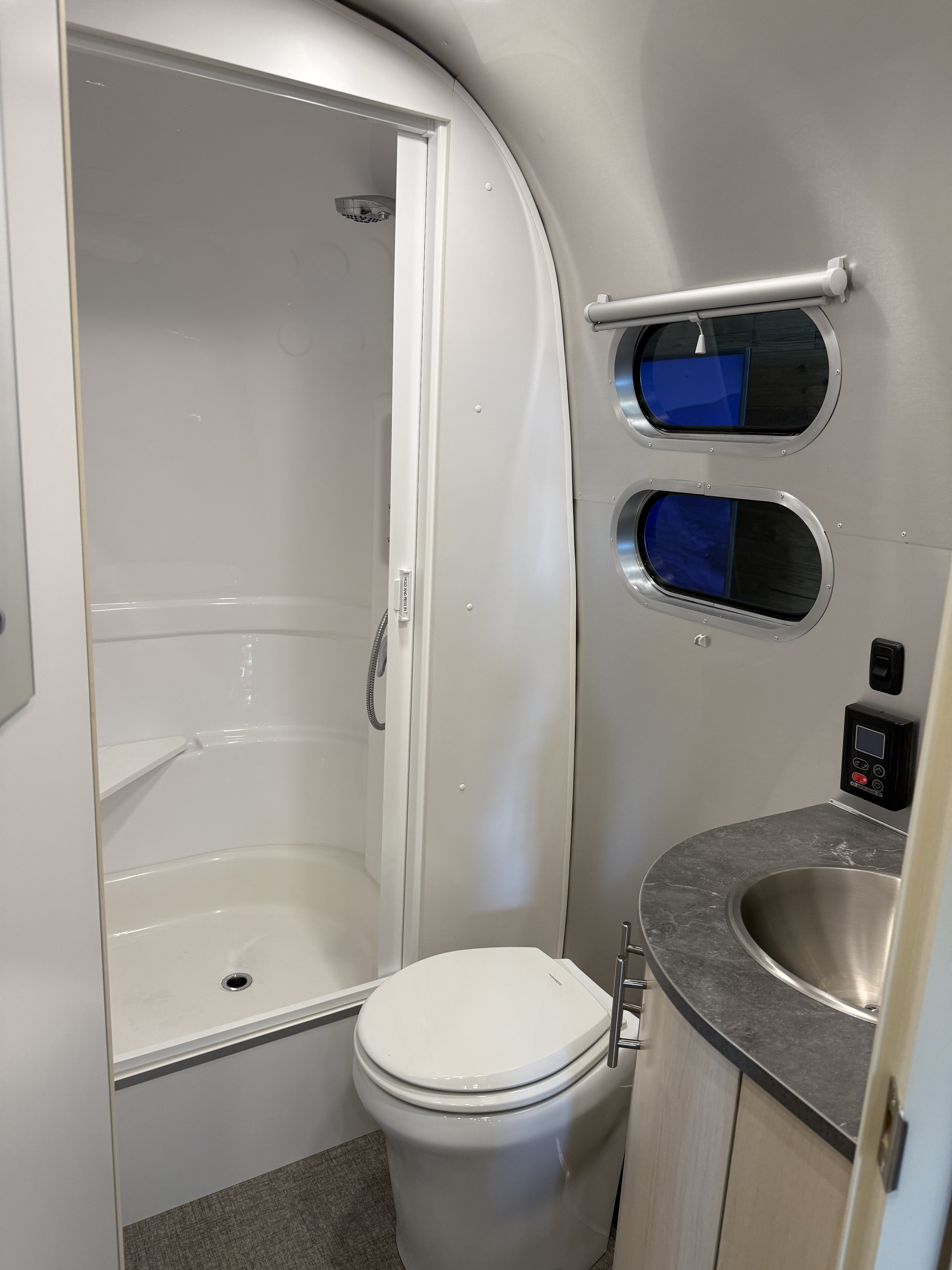 2025 Airstream FLYING CLOUD 30FB OFFICE in burgaw NC