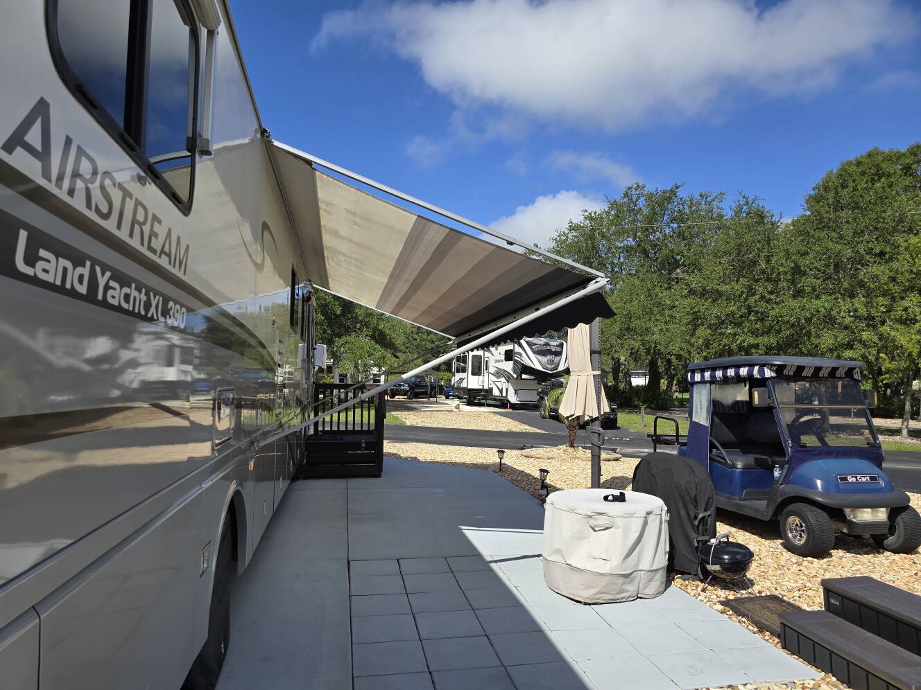 A photo of this 2000 Airstream LAND YACHT XL