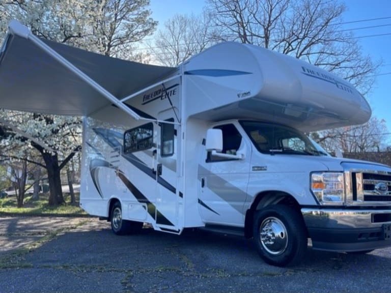 2021 Thor Motor Coach FREEDOM ELITE 24FE in black mountain NC