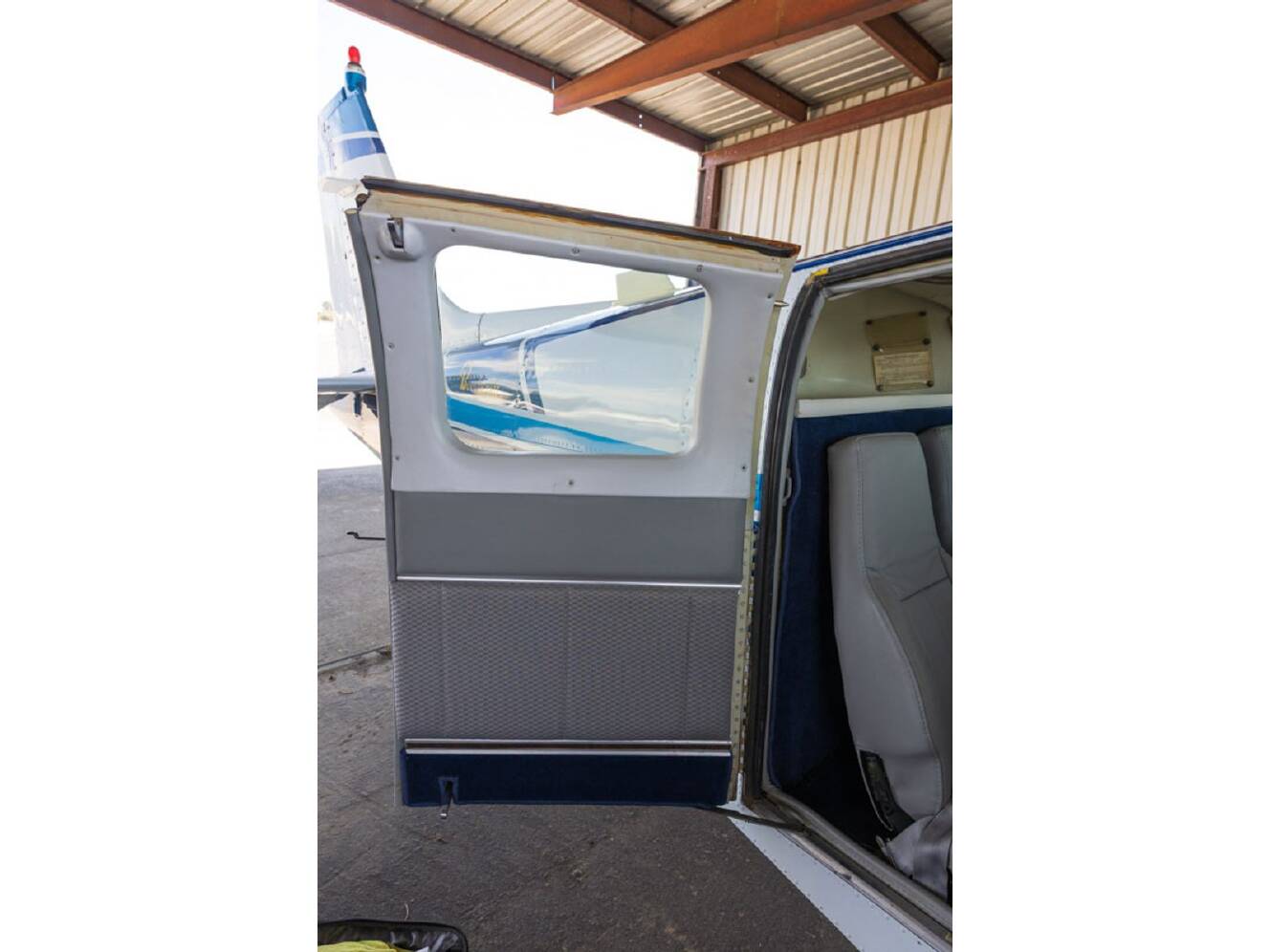 A photo of this 1976 Beechcraft A36 BONANZA