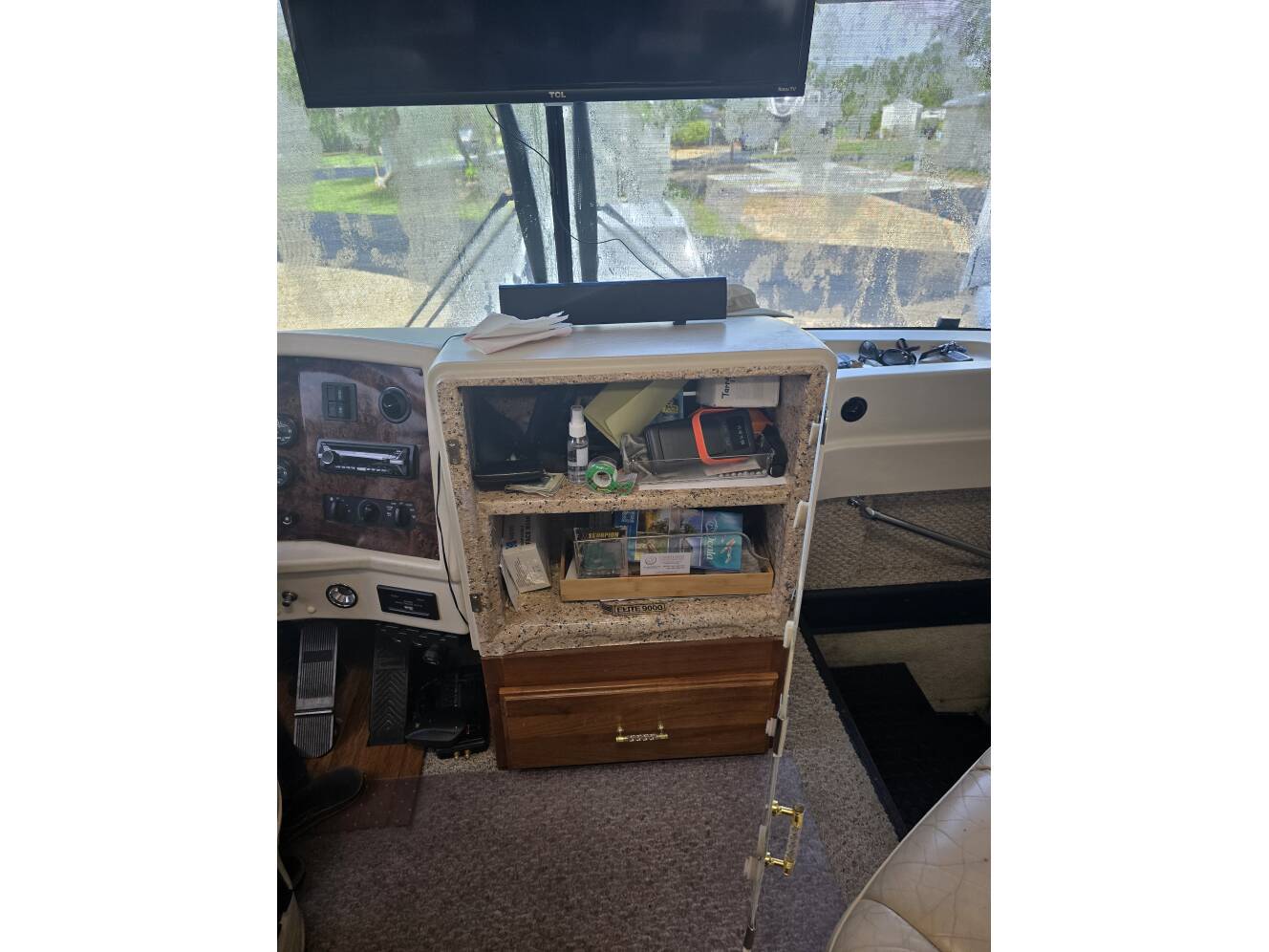 A photo of this 2000 Airstream LAND YACHT XL
