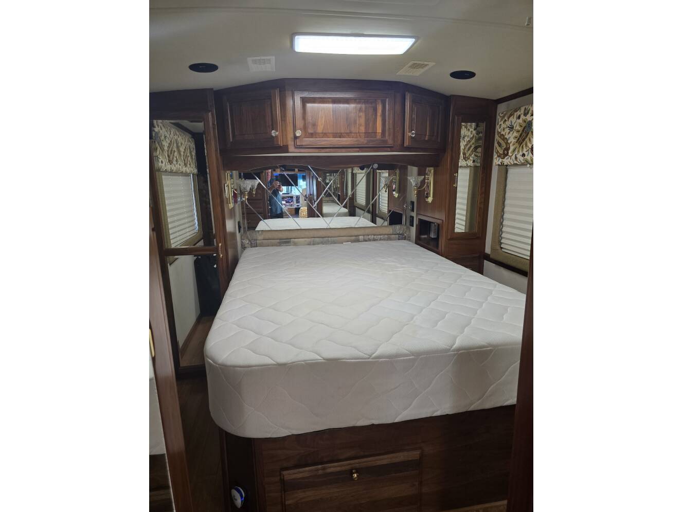 A photo of this 2000 Airstream LAND YACHT XL