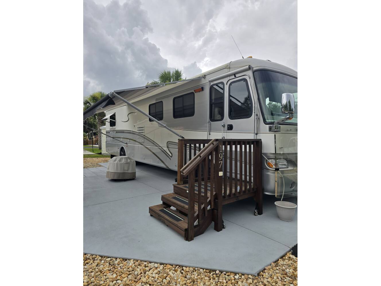 A photo of this 2000 Airstream LAND YACHT XL