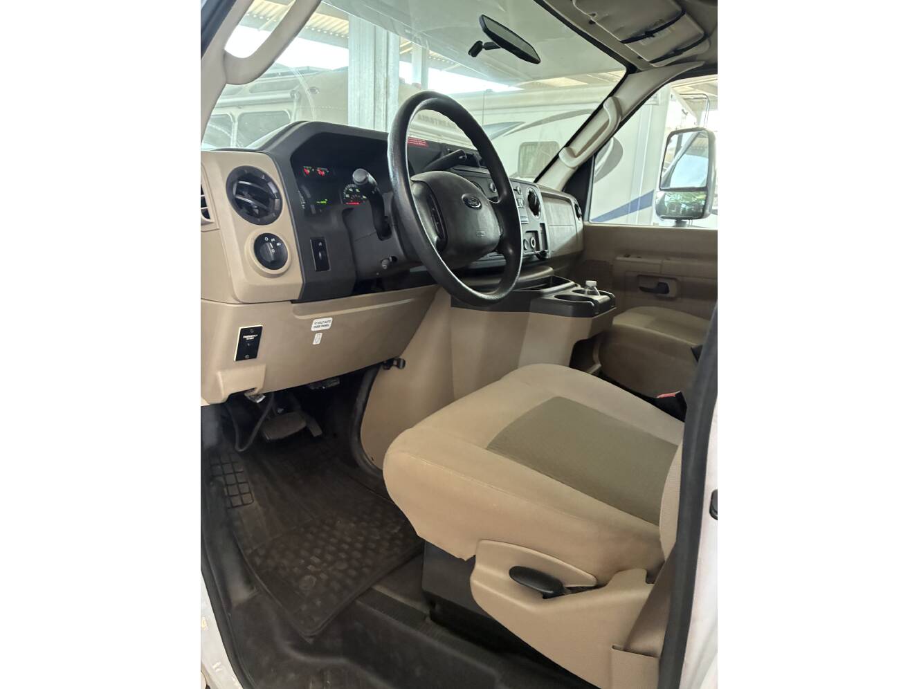 A photo of this 2014 Thor Motor Coach FOUR WINDS MAJESTIC 28A