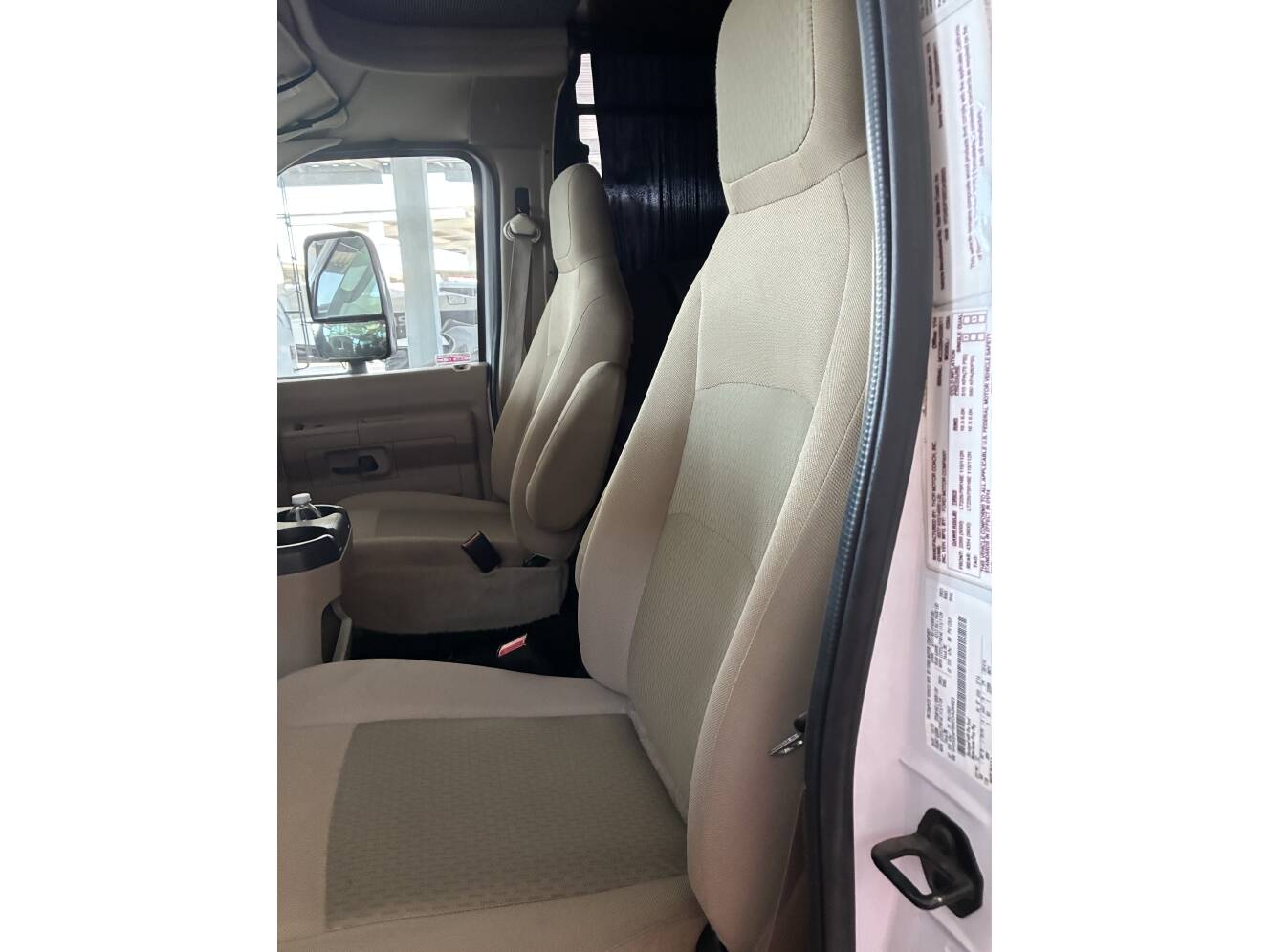 A photo of this 2014 Thor Motor Coach FOUR WINDS MAJESTIC 28A