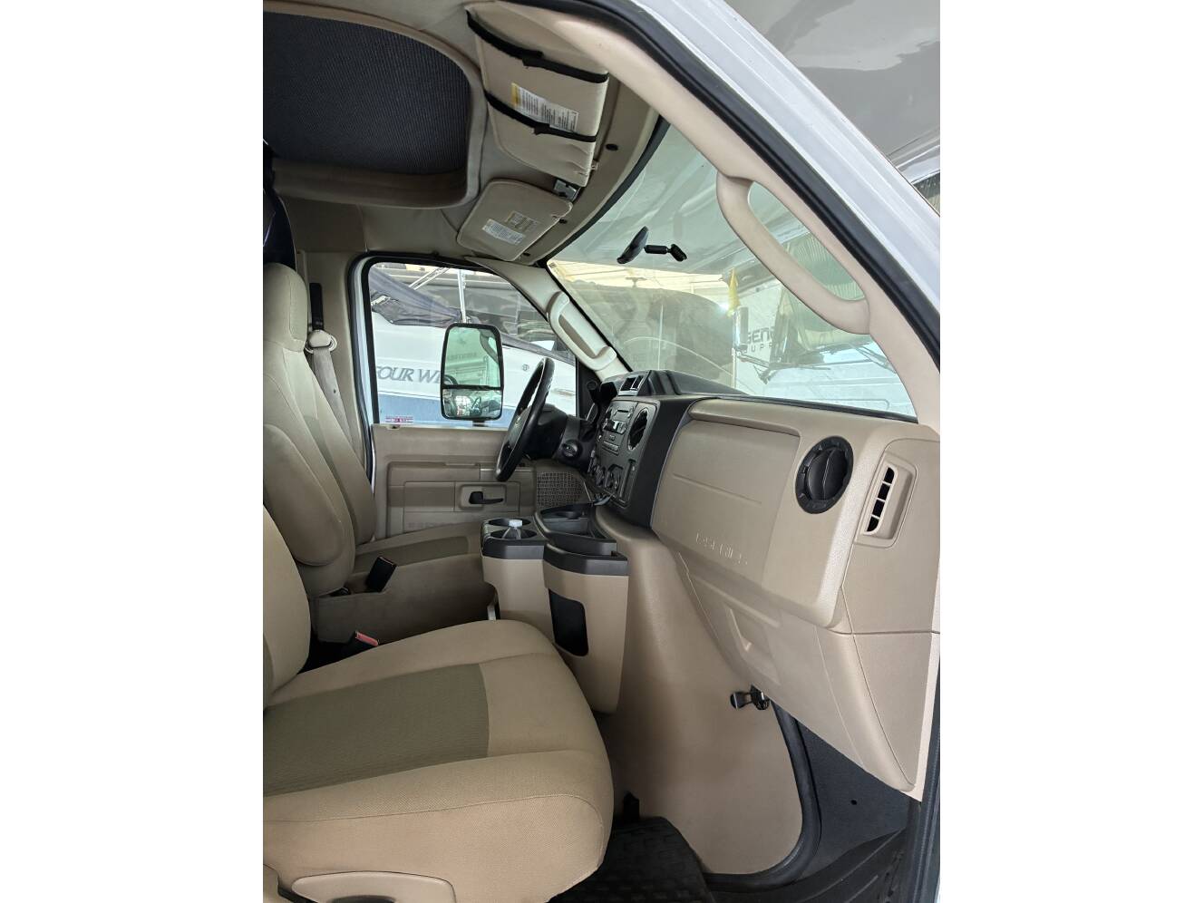 A photo of this 2014 Thor Motor Coach FOUR WINDS MAJESTIC 28A