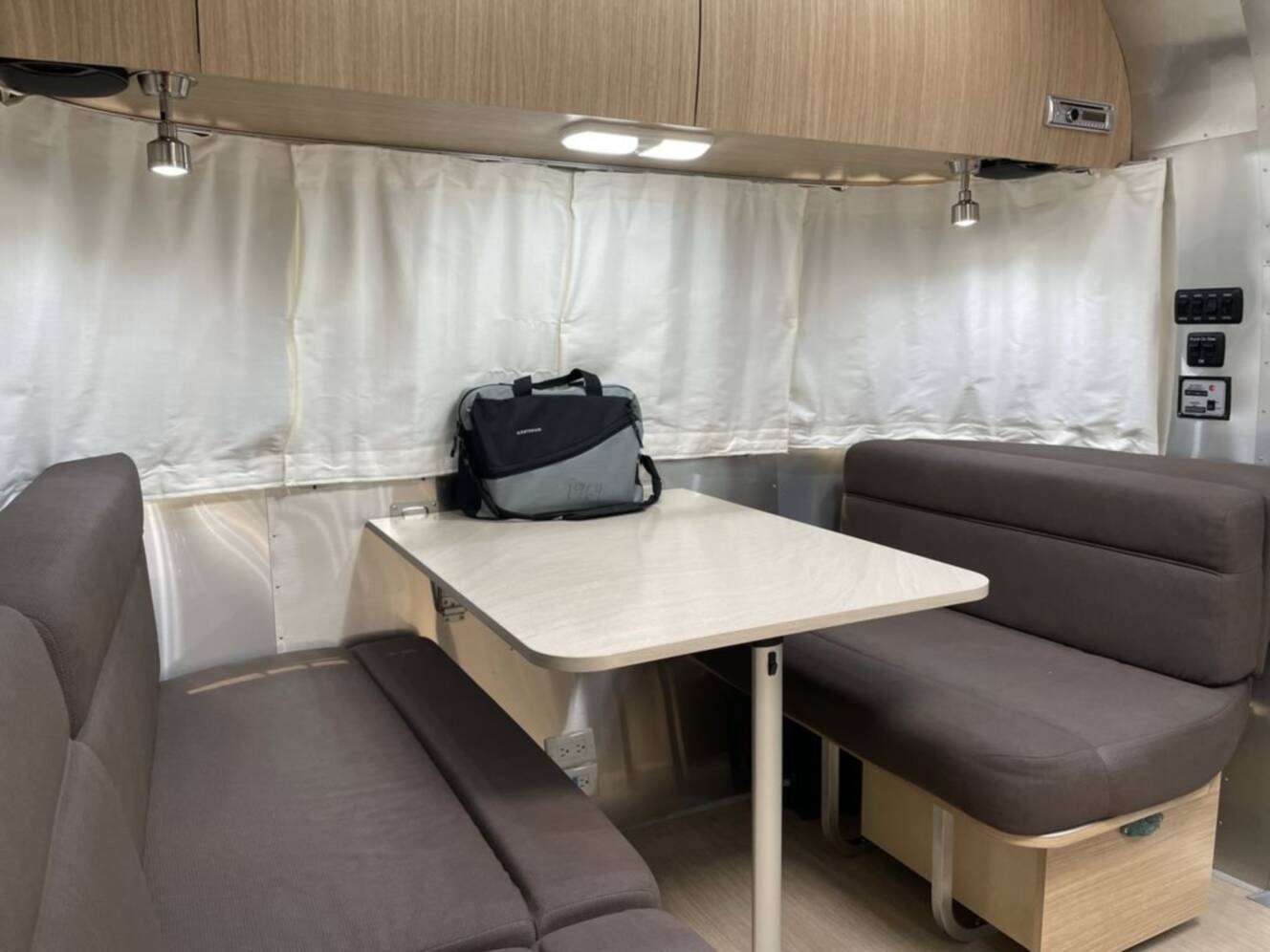 A photo of this 2017 Airstream Flying Cloud 23D