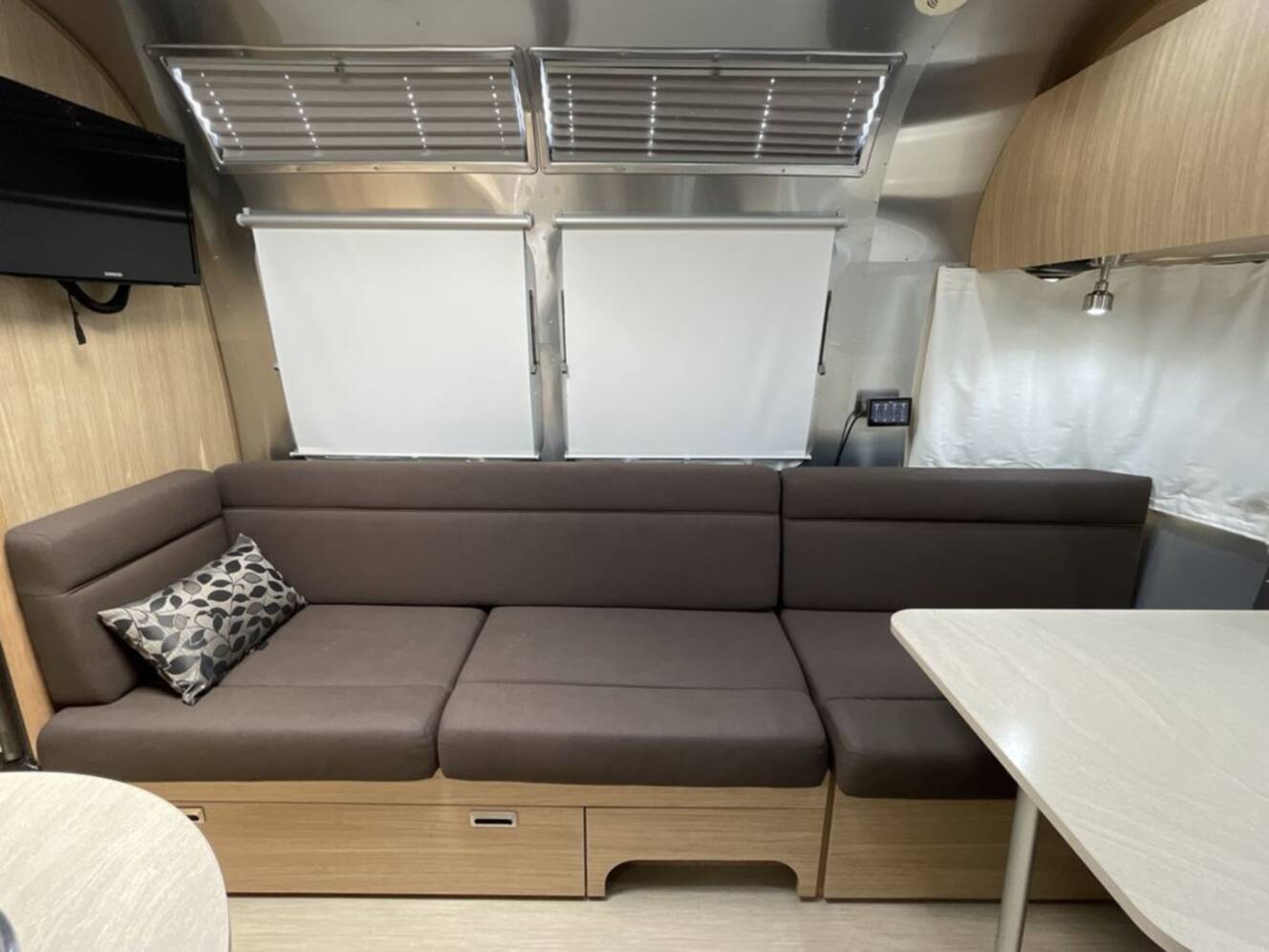 A photo of this 2017 Airstream Flying Cloud 23D