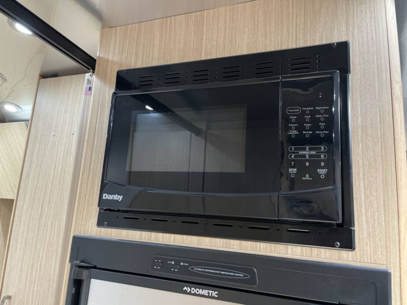 A photo of this 2017 Airstream Flying Cloud 23D
