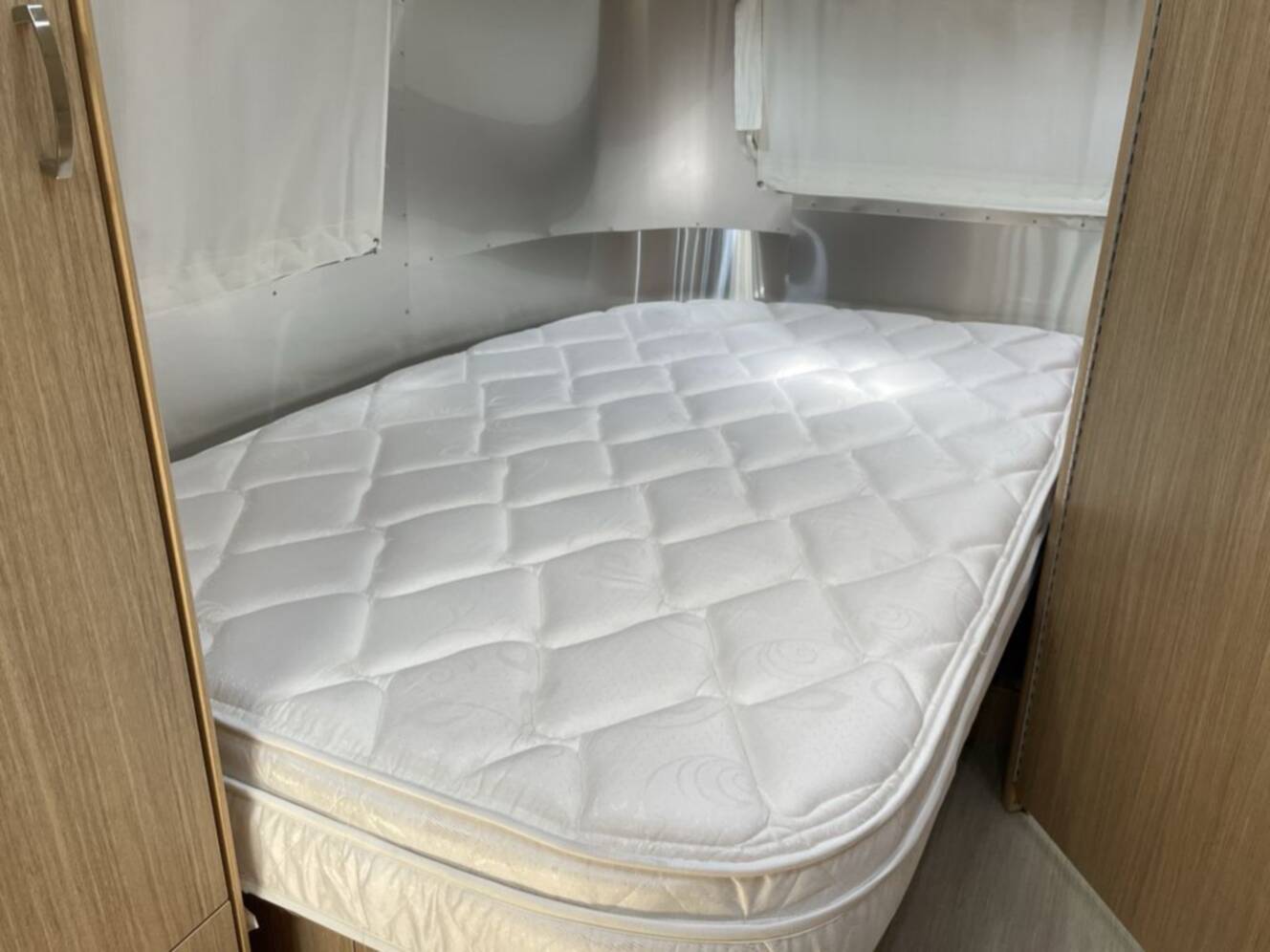 A photo of this 2017 Airstream Flying Cloud 23D