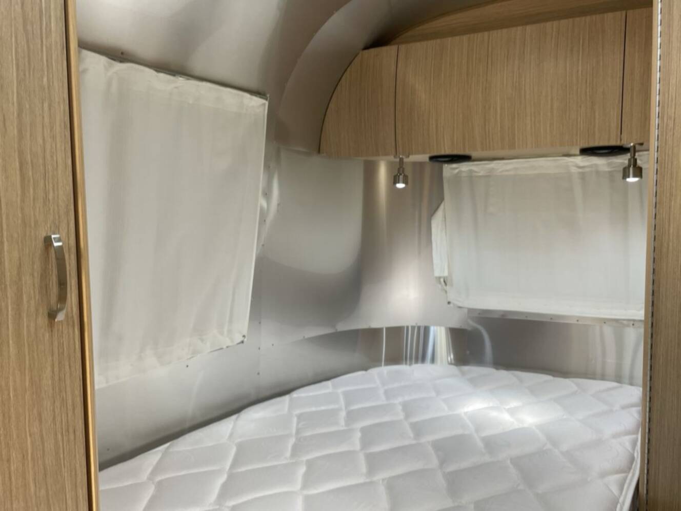 A photo of this 2017 Airstream Flying Cloud 23D