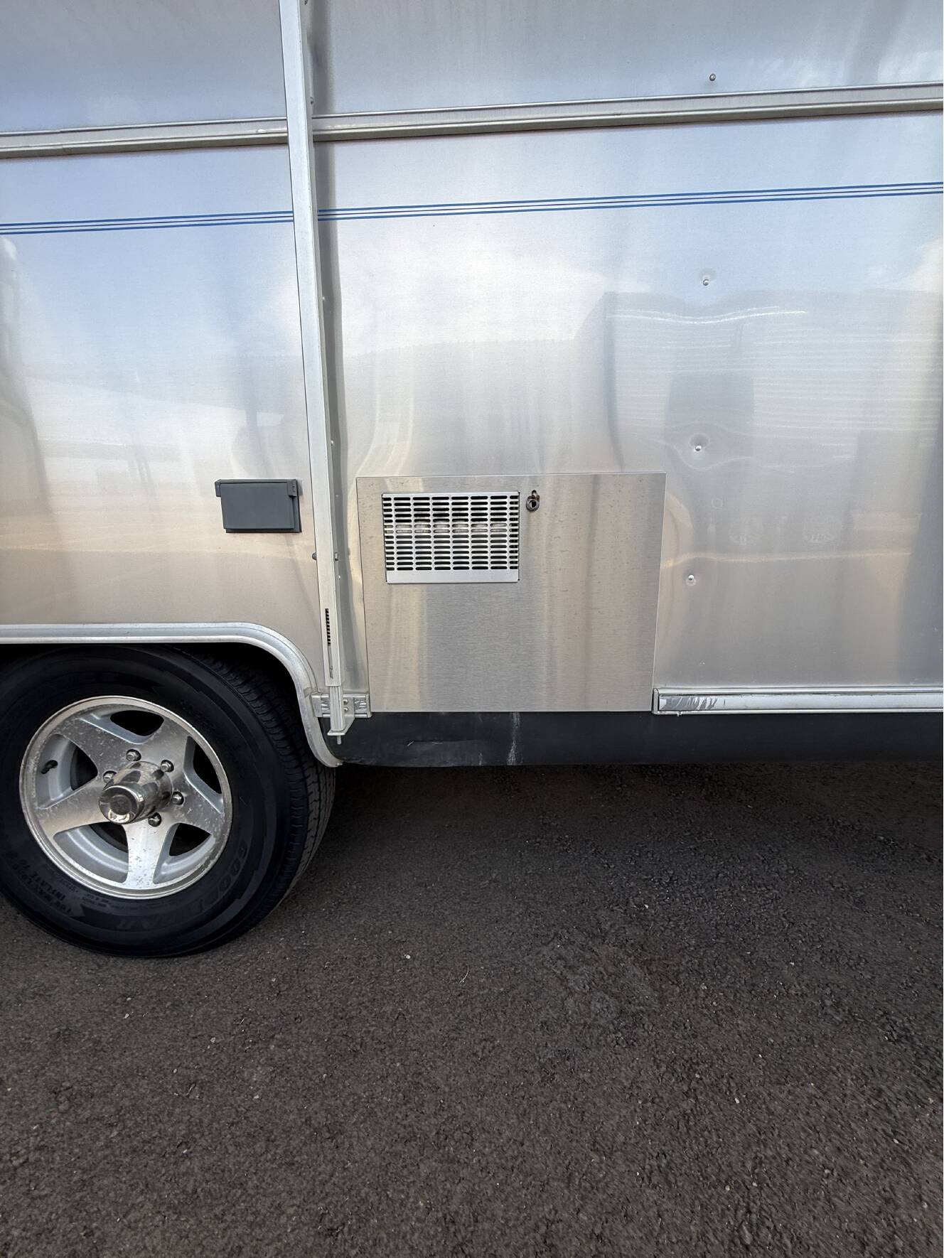 A photo of this 2007 Airstream CLASSIC 27