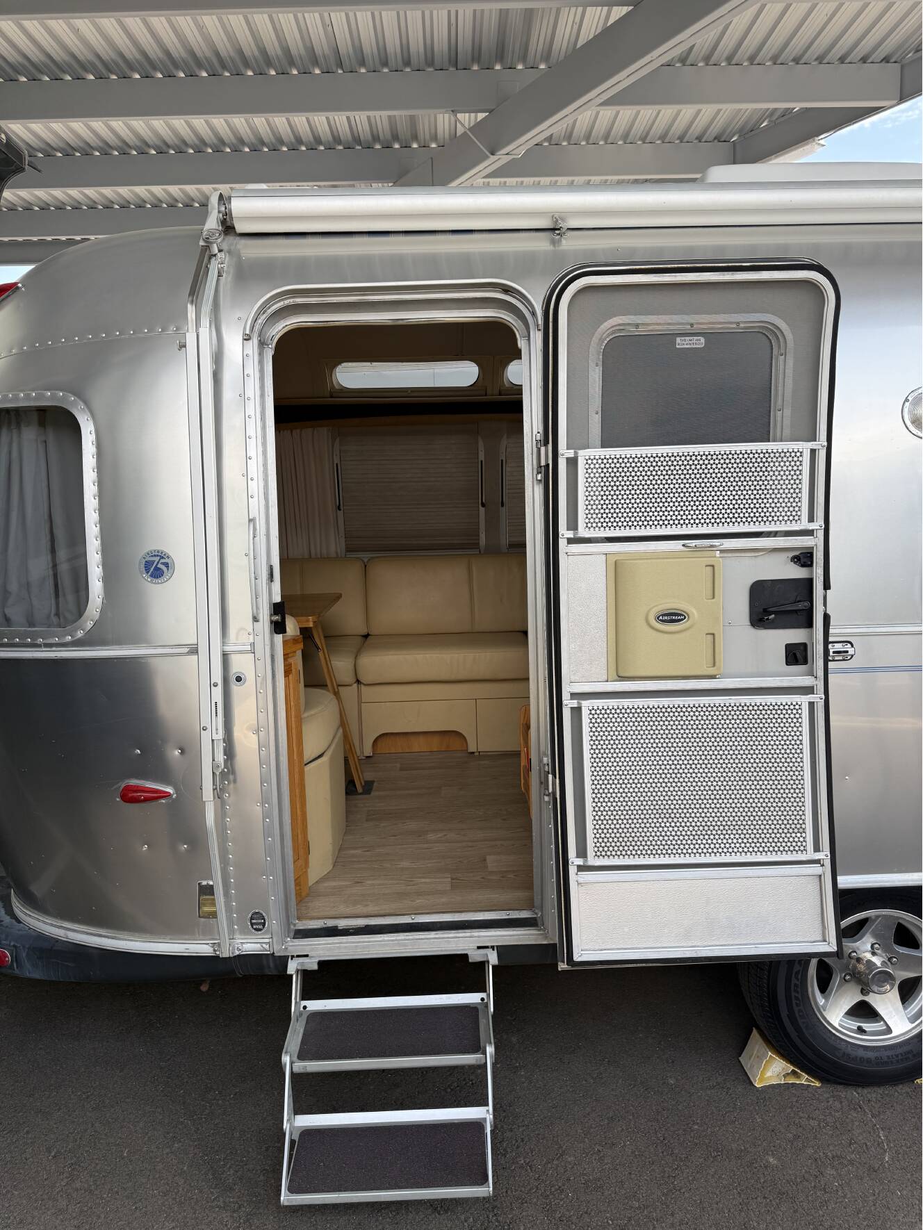 A photo of this 2007 Airstream CLASSIC 27