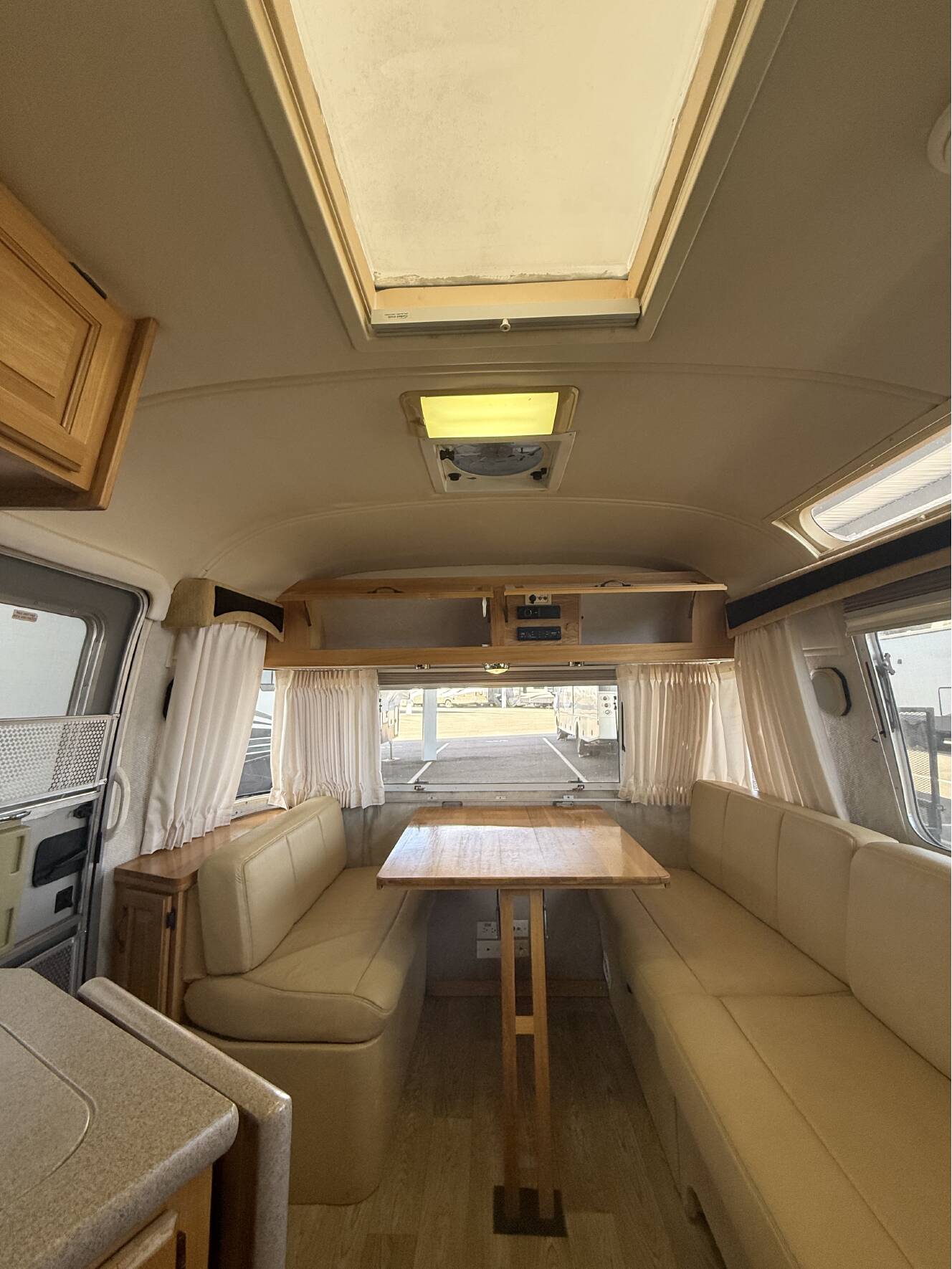 A photo of this 2007 Airstream CLASSIC 27