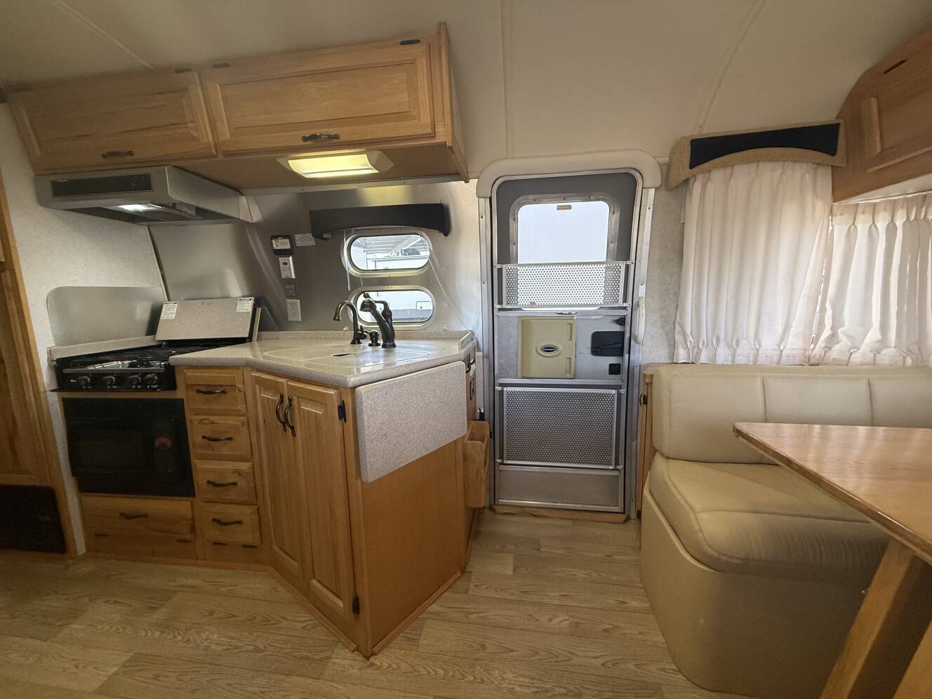 A photo of this 2007 Airstream CLASSIC 27