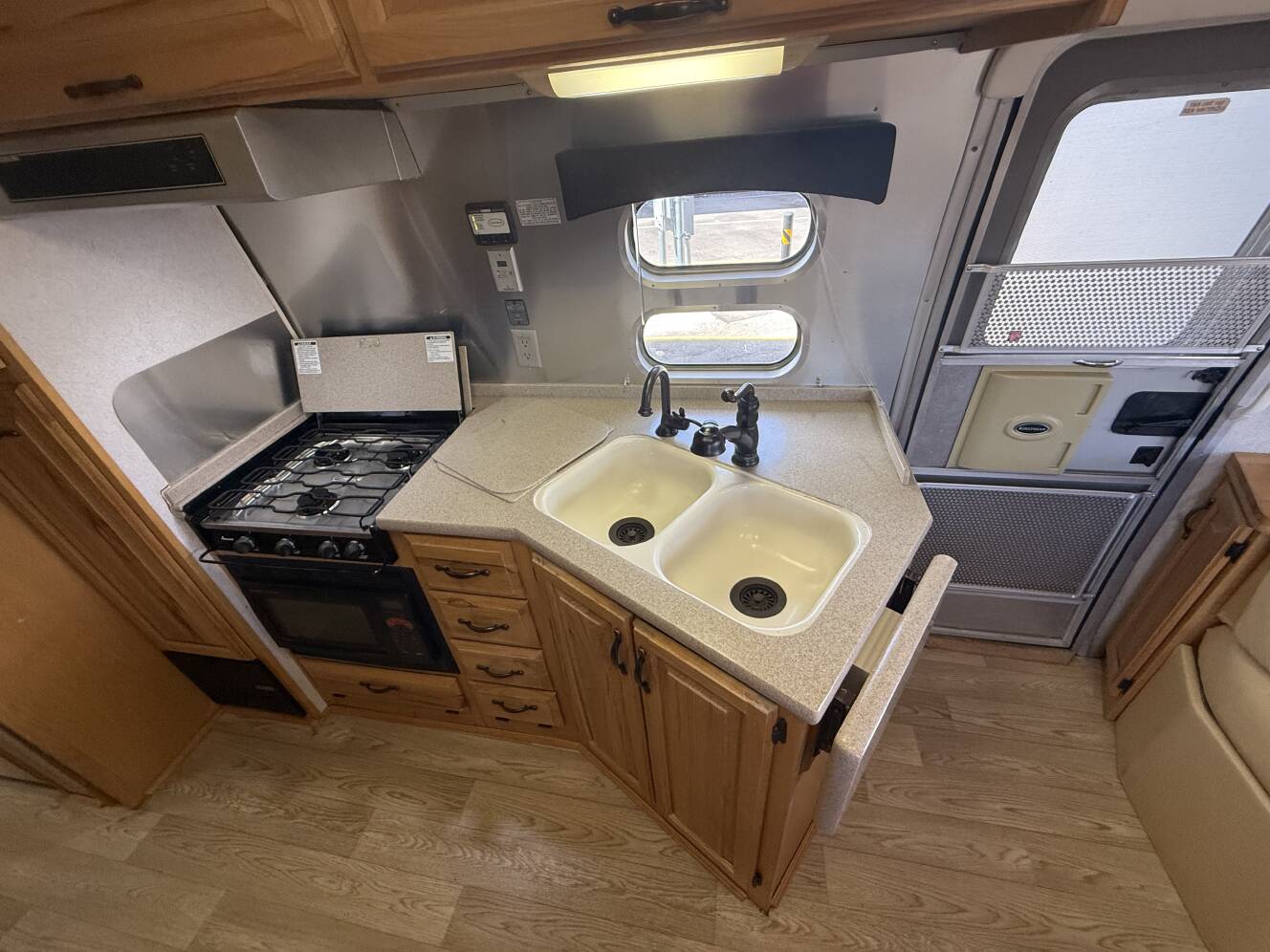 A photo of this 2007 Airstream CLASSIC 27