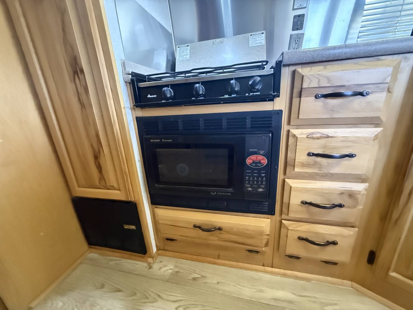 A photo of this 2007 Airstream CLASSIC 27