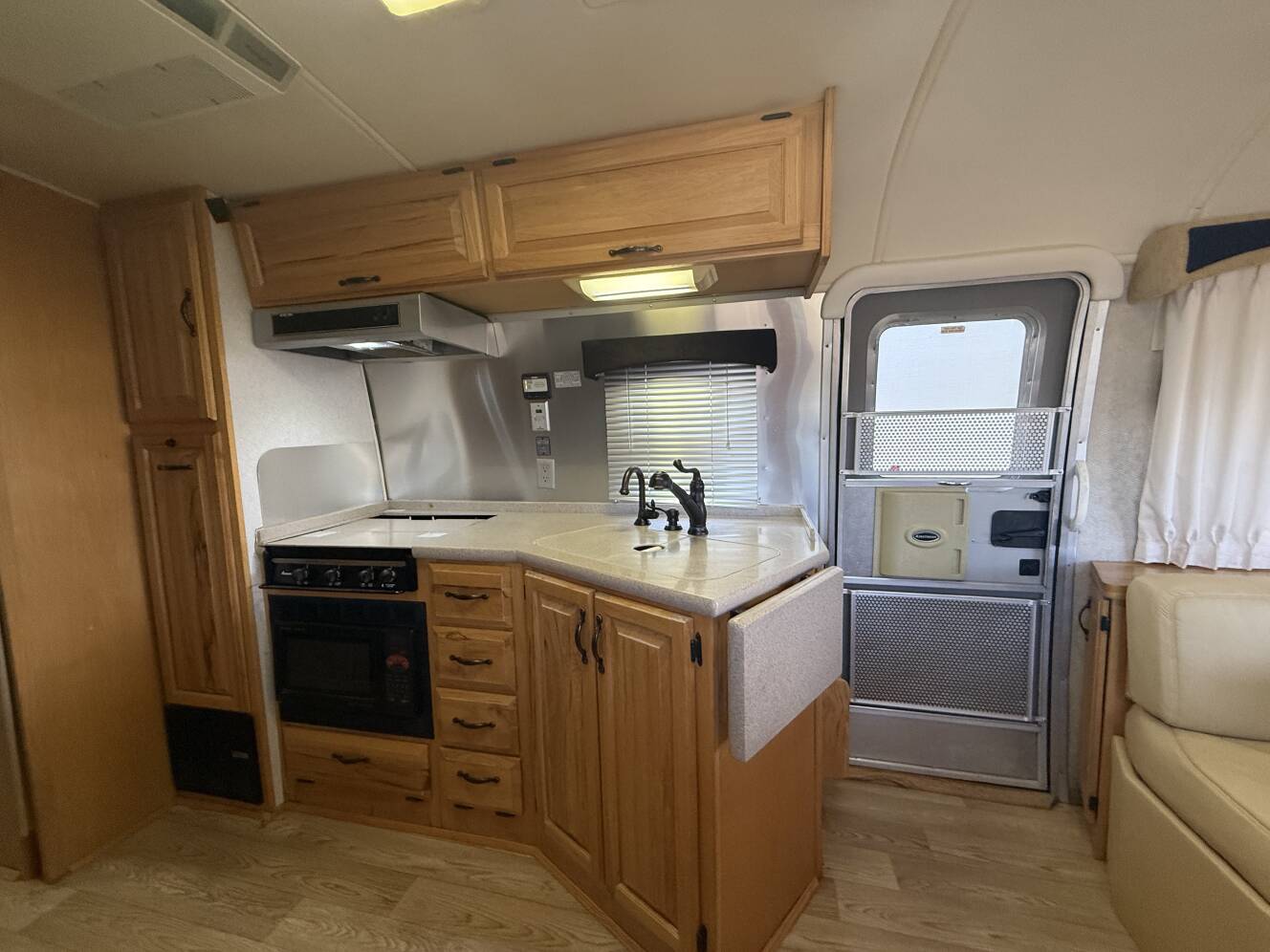 A photo of this 2007 Airstream CLASSIC 27