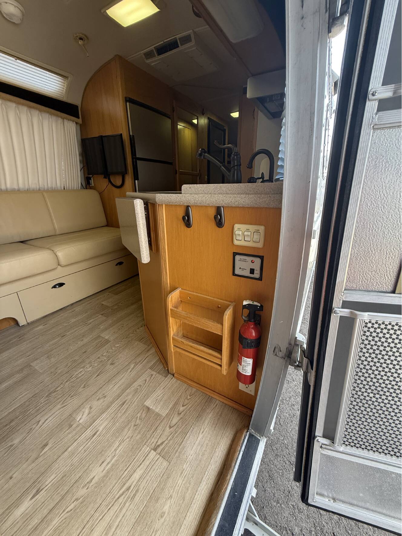 A photo of this 2007 Airstream CLASSIC 27