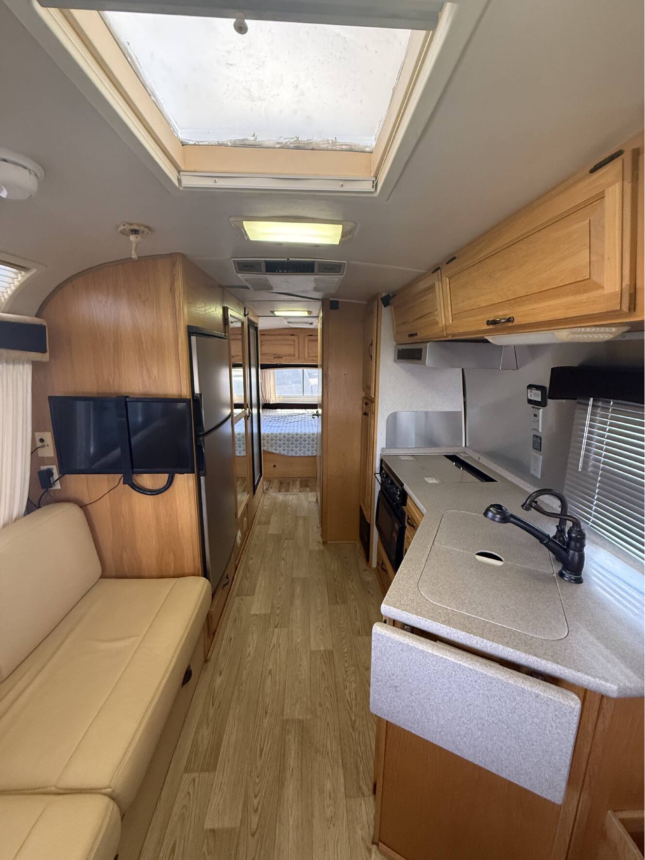 A photo of this 2007 Airstream CLASSIC 27