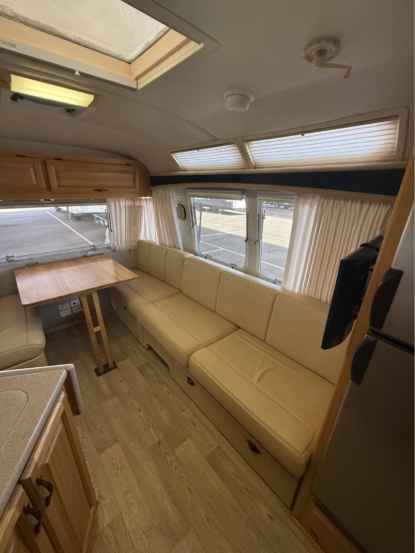 A photo of this 2007 Airstream CLASSIC 27