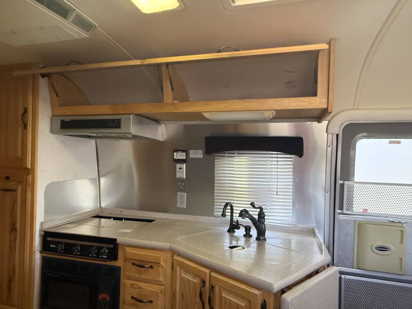 A photo of this 2007 Airstream CLASSIC 27